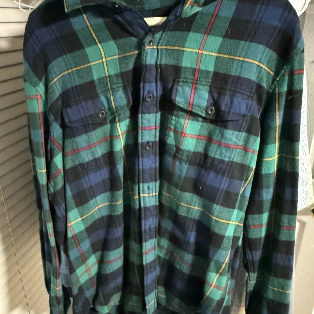 American Eagle Green and Navy Plaid Button-Up Flannel Shirt